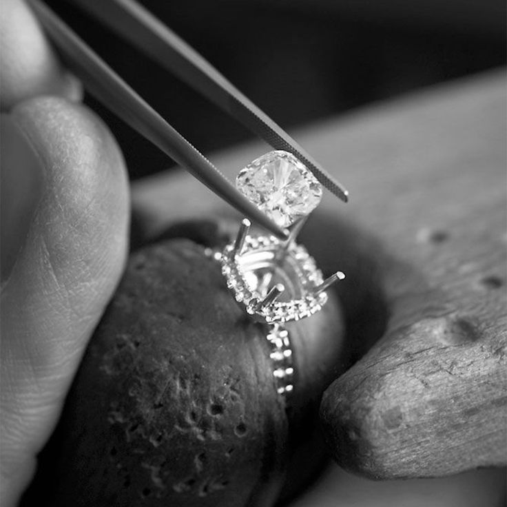 Foriva artisan hand-setting a lab-grown diamond